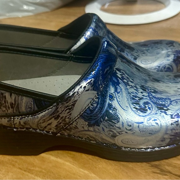 Brand new Dansko shoes! I love these my husband just doesn’t know my size! 😭 - Picture 2 of 4